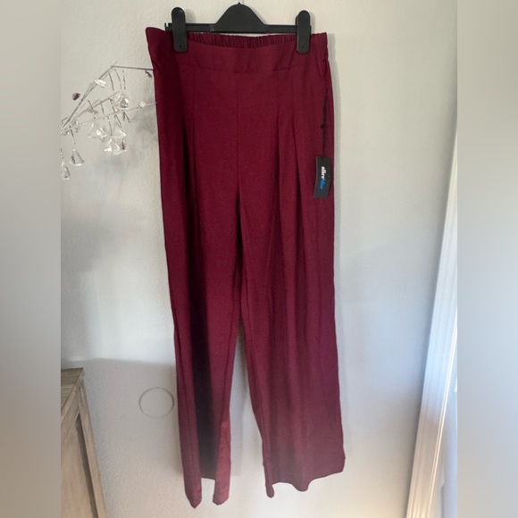 Alice Blue Burgundy Halter Top & Wide Leg Pants Set. Size Medium. NWT - Picture 3 of 3